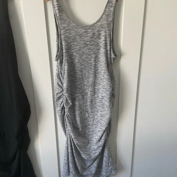 Liz Lange and Old Navy Maternity Ruched Dresses - Picture 4 of 8